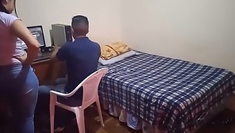 Sono Una Gamer E La Mia Sorellastra Non Mi Lascia Giocare: La Nostra Matrigna Ci Interrompe E Dobbiamo Essere Discreti
