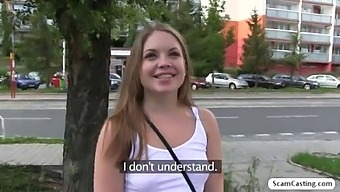 Alessandra, En Sexy Russisk Kvinne, Engasjerer Seg I Et Seksuelt Møte Med En Late Som Agent I Utendørs Busker