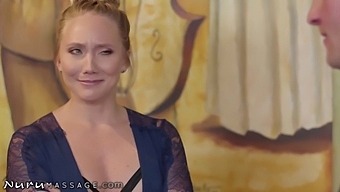 Aj Applegate De Seios Pequenos Se Entrega A Uma Sessão De Massagem Quente Com O Irmão Do Amigo