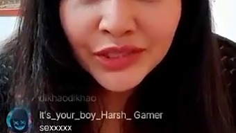 أداء مباشر مثير من راجسي فيرما ذات الثديين الكبيرين والساخنين ..
