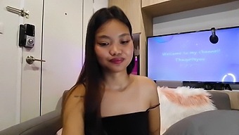 Abigail2634'S Live Webcam Show With A Wet Pussy Reveal