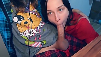Moja Nevlastná Sestra Si Užíva Orálny Sex