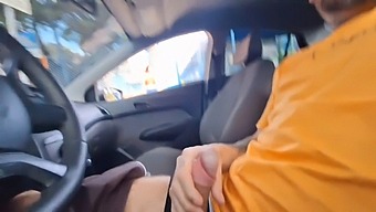&Nbsp;대중에서 생소한 여자를 깔깔거리며 자기 쾌감을 탐닉했다!