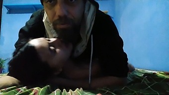 Ein Älterer Gentleman Hat Das Ultimative Vergnügen Mit Einer Frischen, Jungen Nymphe, Wie Von Dany Rio Vorgeschlagen