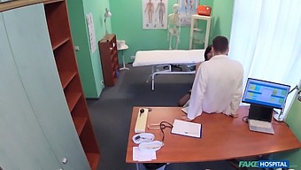 L'Appuntamento Bollente Dal Dottore Di Vicky Love In Un Falso Ospedale.